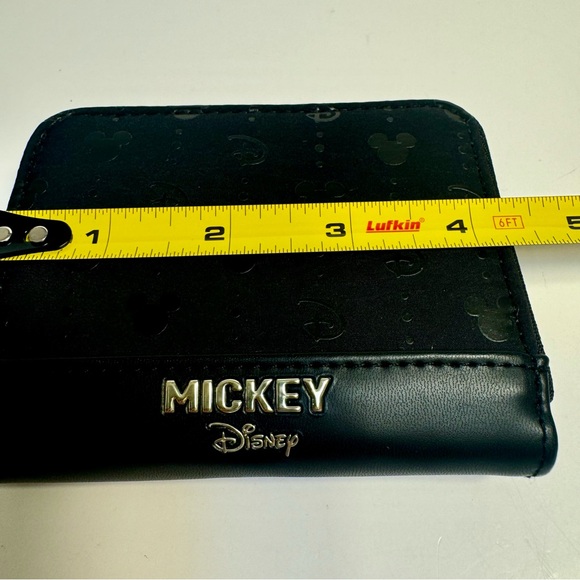 NWT. Disney small wallet. Disney’s Mickey Mouse zipper closure wallet - Picture 8 of 11